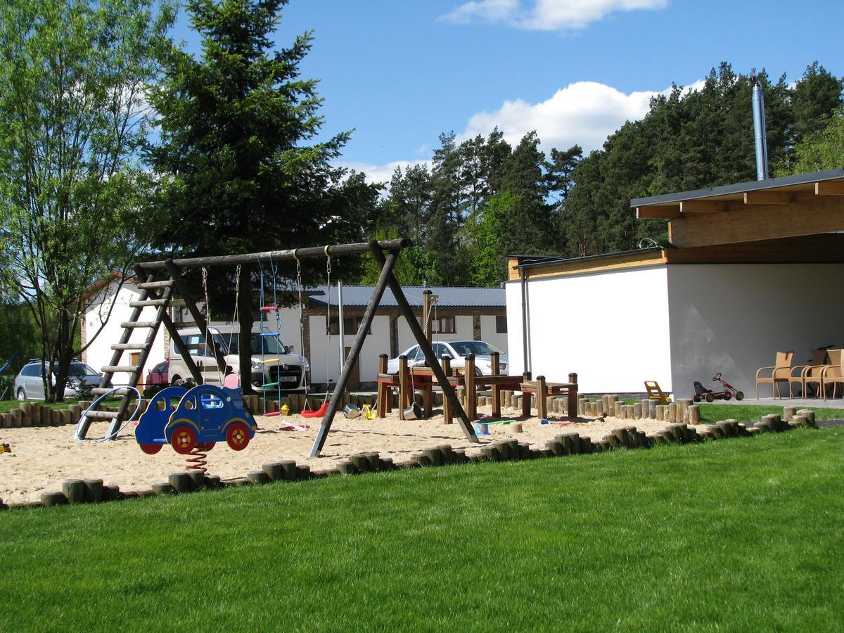 Rezydencja Nad Jeziorem Pestkownica Exteriör bild