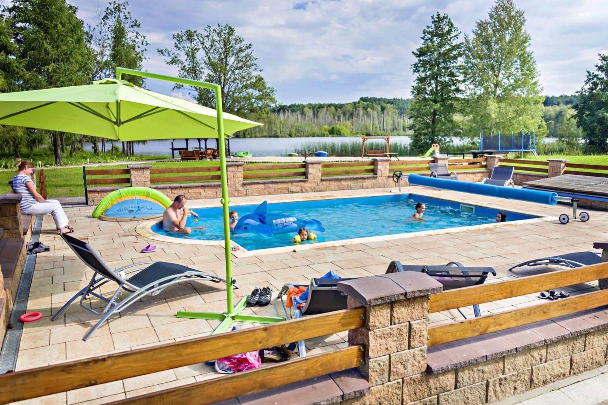 Rezydencja Nad Jeziorem Pestkownica Exteriör bild